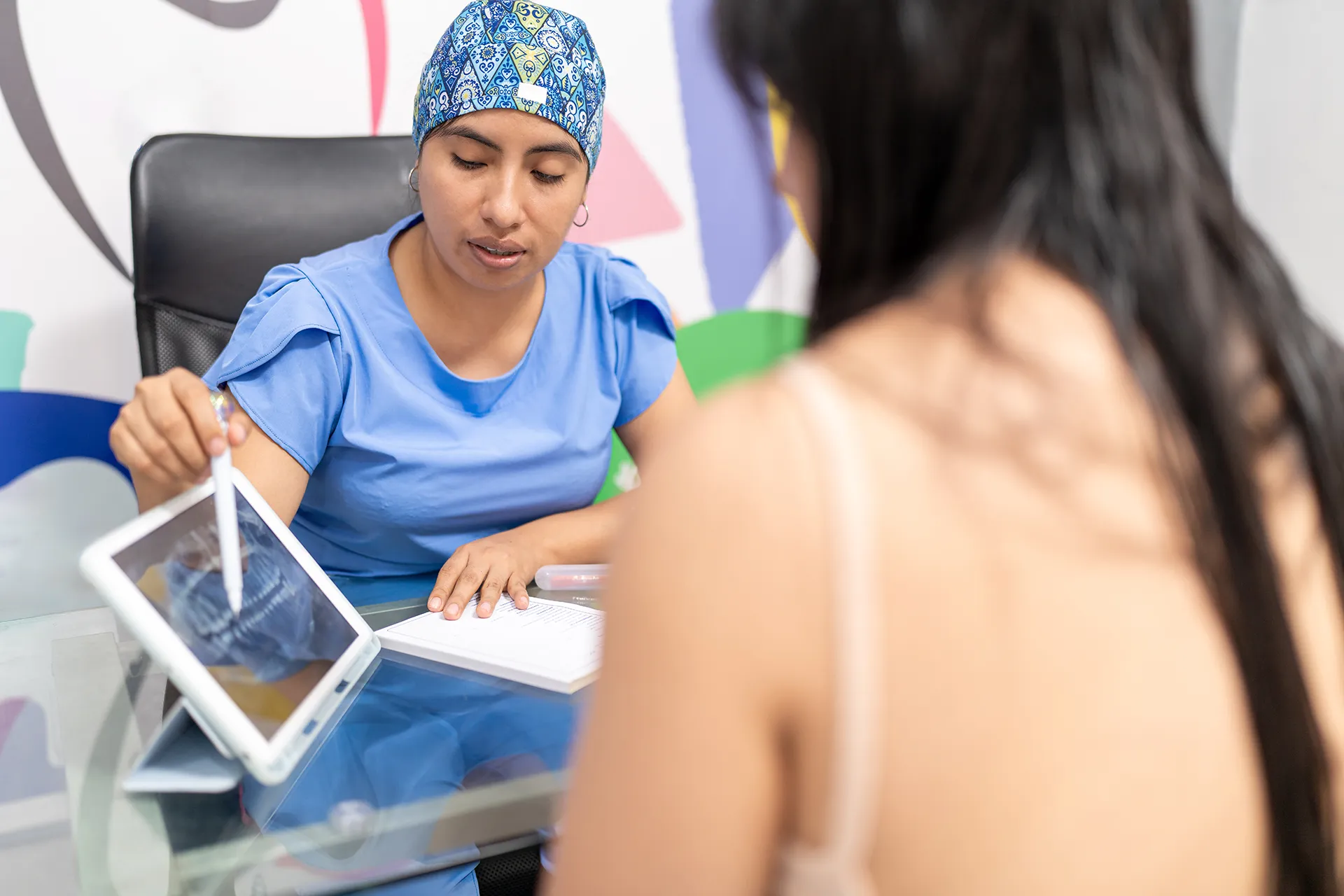 dentist explaining dental x ray to patient in offi 2024 03 27 16 04 44 utc